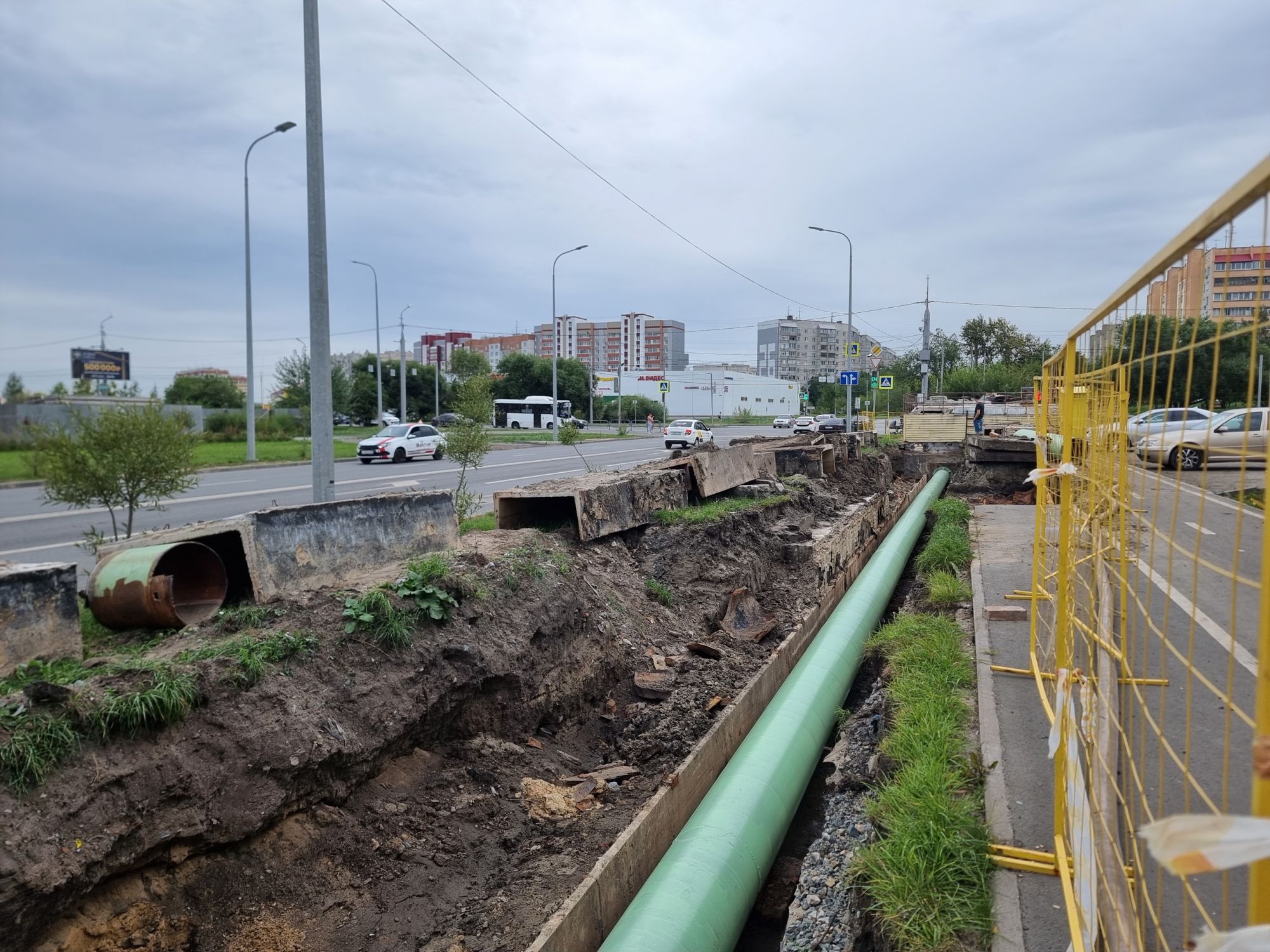 Тепломагистраль по улицам Илизарова и Фарафонова вновь не выдержала проверку повышенным давлением