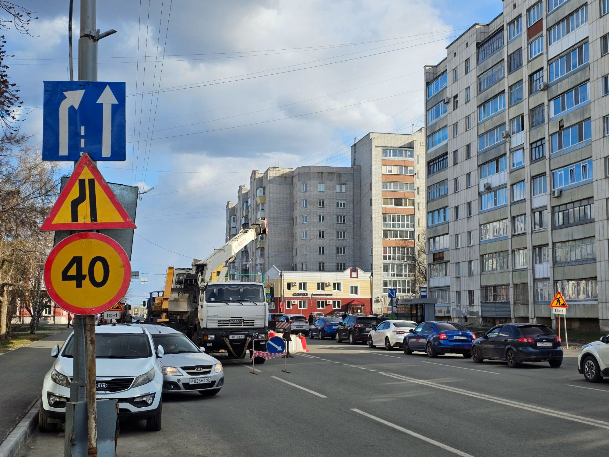 По улице Савельева сужен проезд из-за ремонта тепловой сети