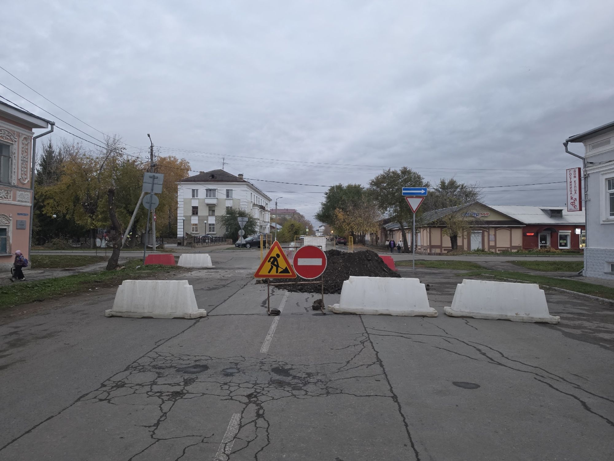 Временно закрыт проезд для транспорта по улице Розы Люксембург