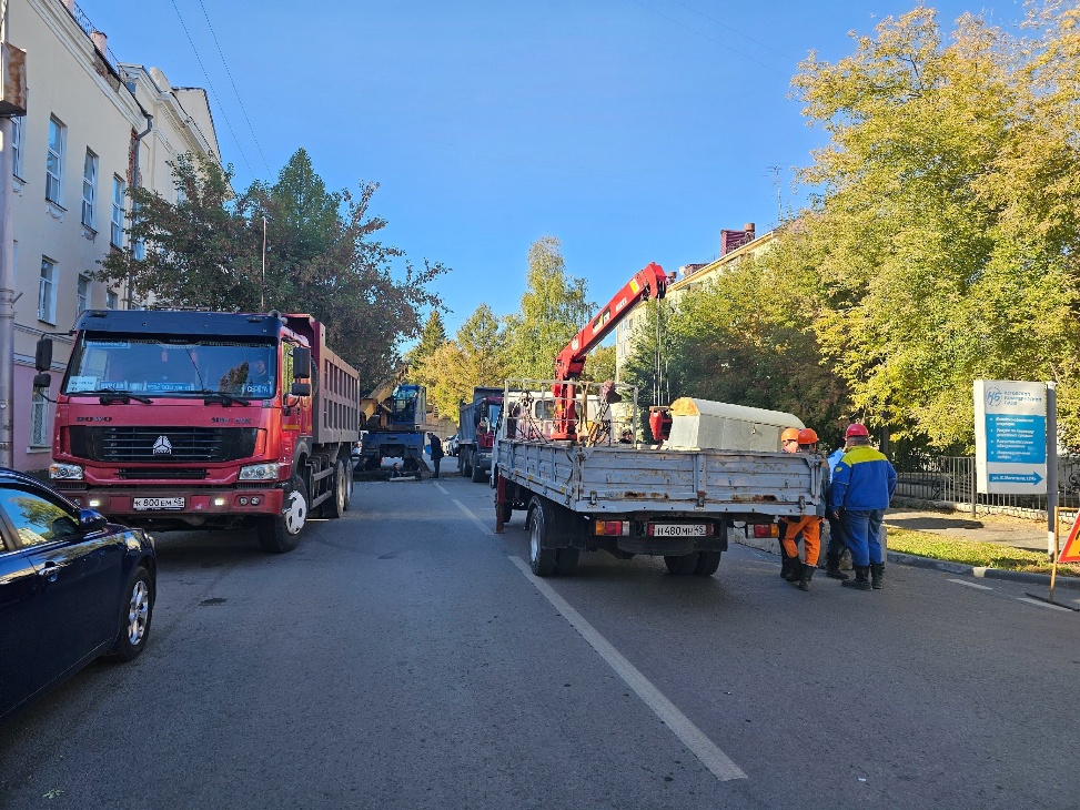 Участок тепломагистрали «Юг от здания Администрации города до улицы Ленина не выдержал проверку повышенным давлением