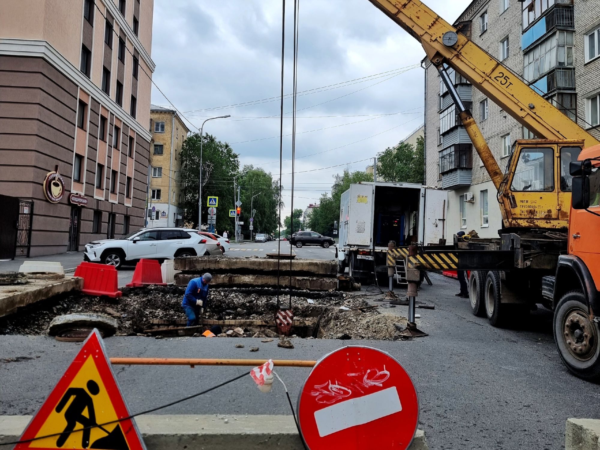 Закрыто движение для транспорта по улице Максима Горького на отрезке от Кирова до Томина