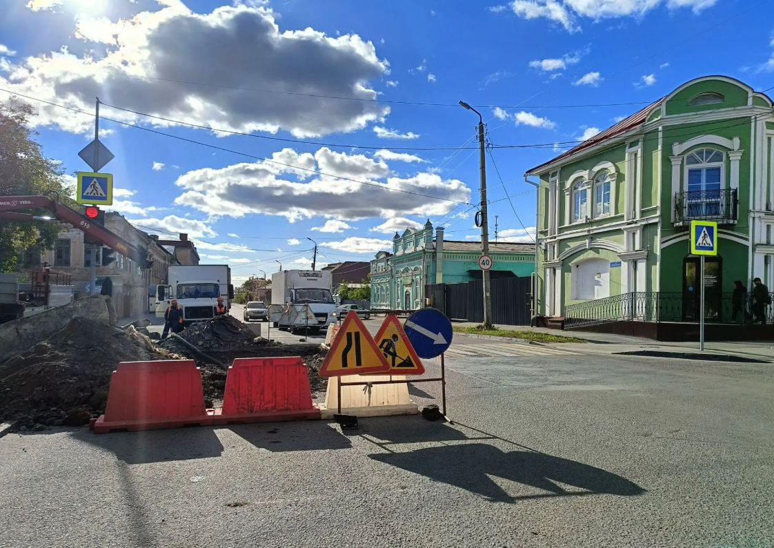 Из-за ремонта тепловых сетей затруднено движение на перекрестке улиц Михайловская – Комсомольская