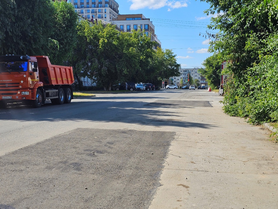 Ведутся работы по восстановлению асфальтового покрытия после ремонта тепловых сетей по улице Савельева